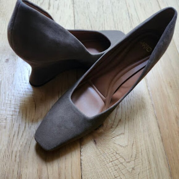 NNB, Franco Sarto wedge, tan suede, 9M - make an offer - Picture 2 of 3